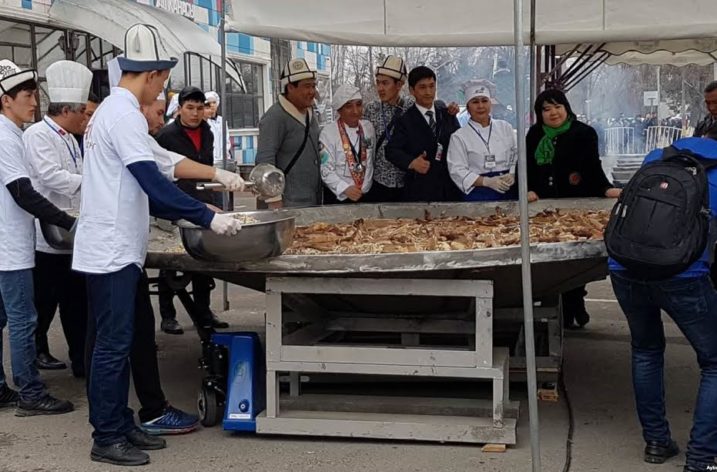 Kırgız Milli Yemeği Başparmak Guinness Rekorlar Kitabına Girdi