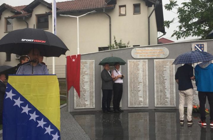 TDBB ile Doboj İstok Belediyesi İşbirliğinde Yaptırılan Şehitlik Anıtı Açıldı
